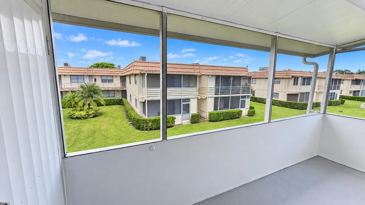 Residence photo 19