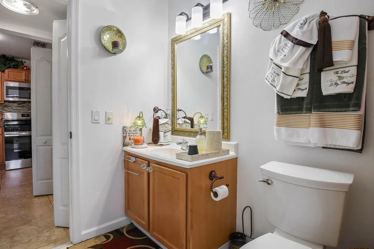Unit C photo 19