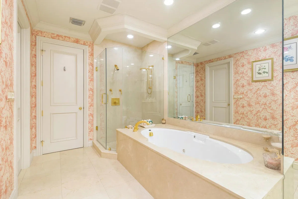 Royal Park Residence photo 25