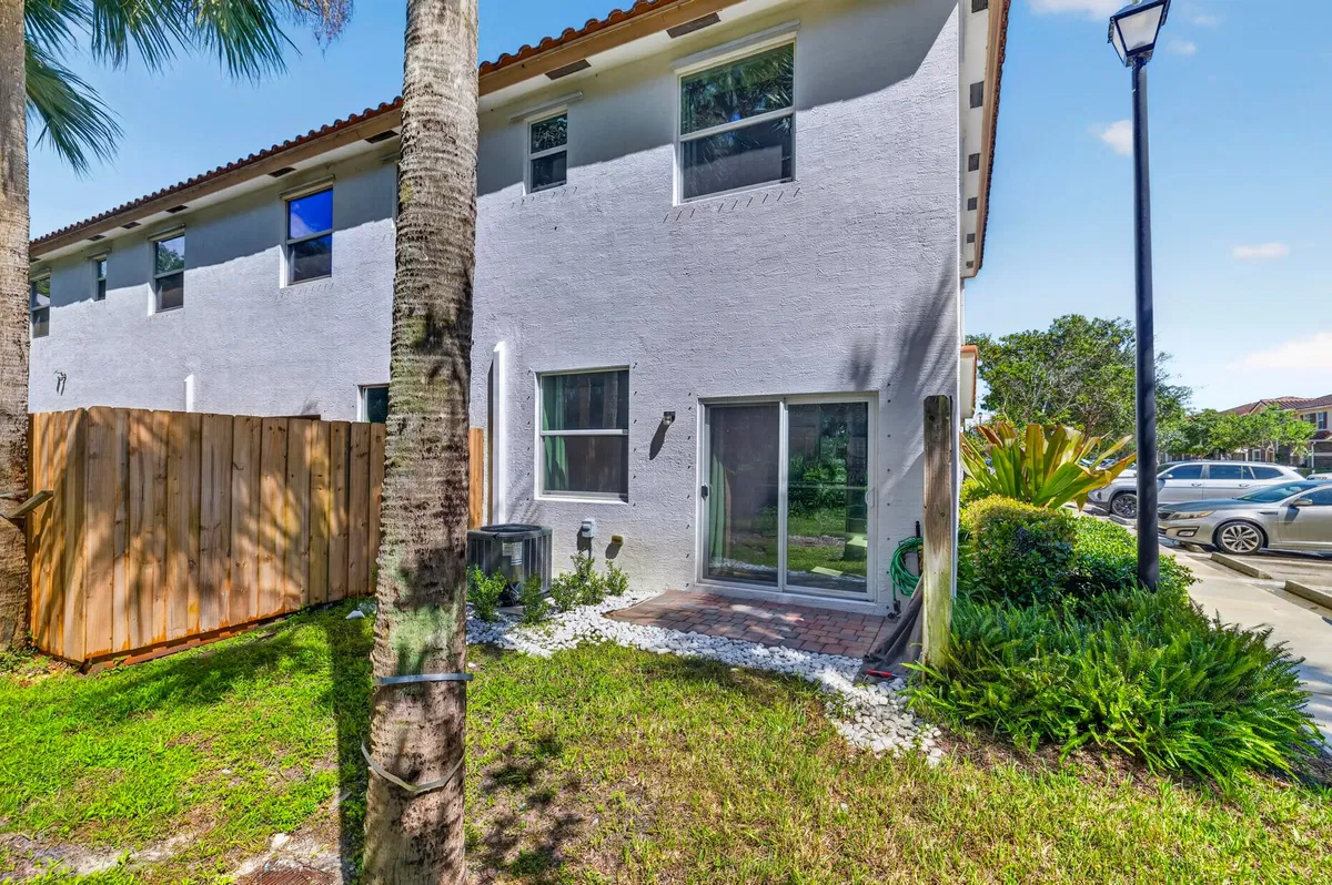 Residence photo 31
