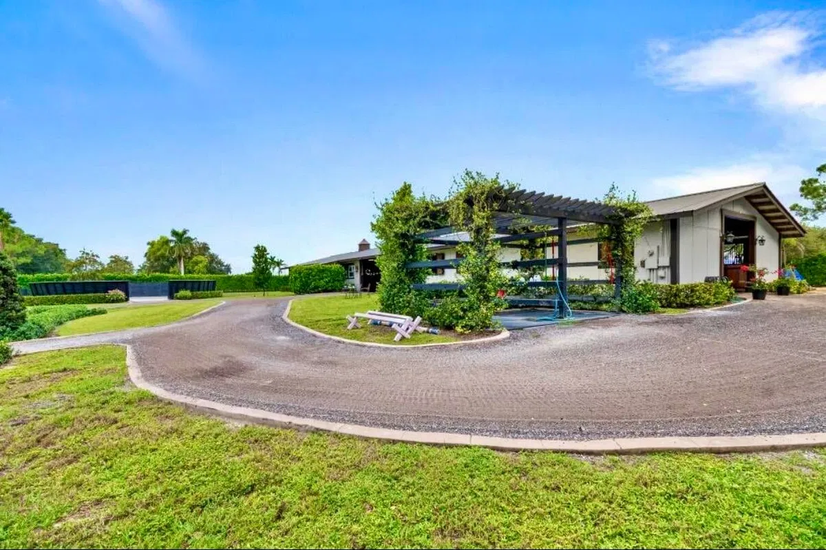 Residence photo 52