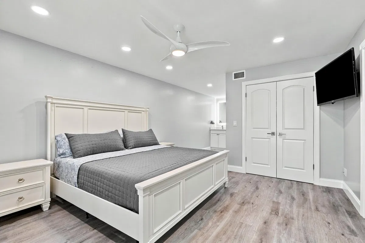Unit 203 photo 7