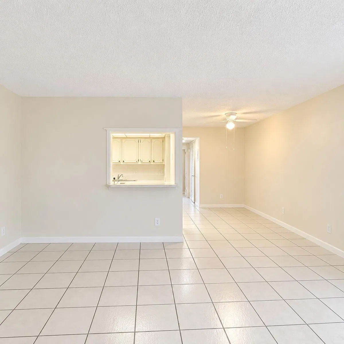 Unit 228 photo 4