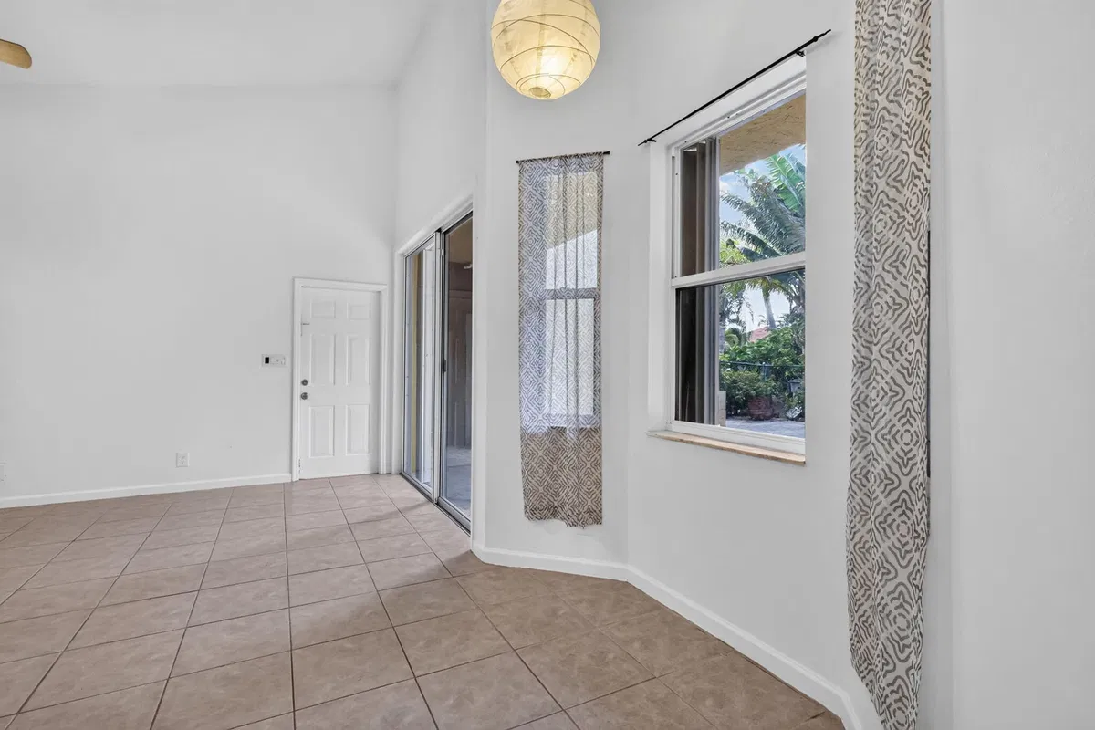 Residence photo 19