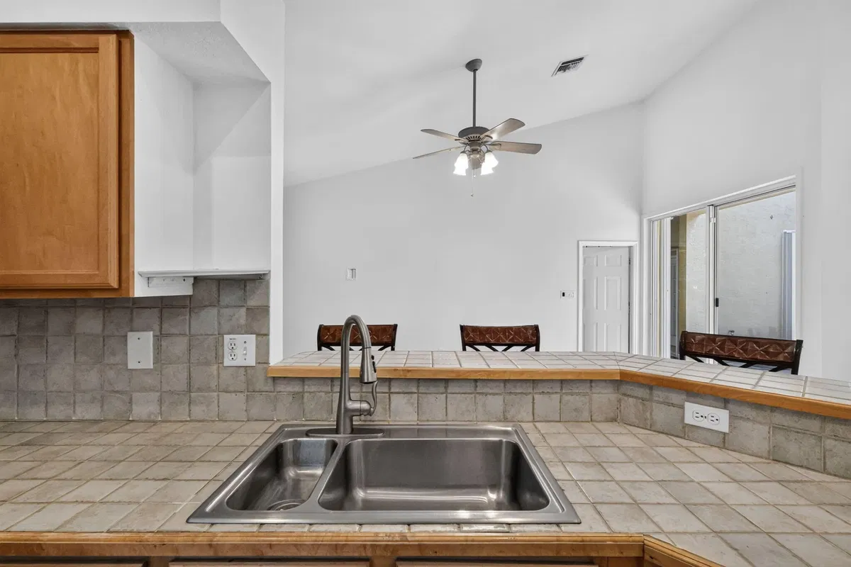 Residence photo 28