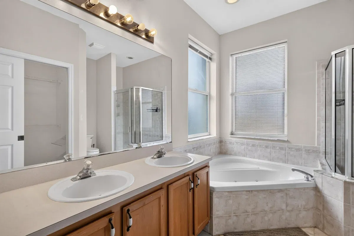 Residence photo 49