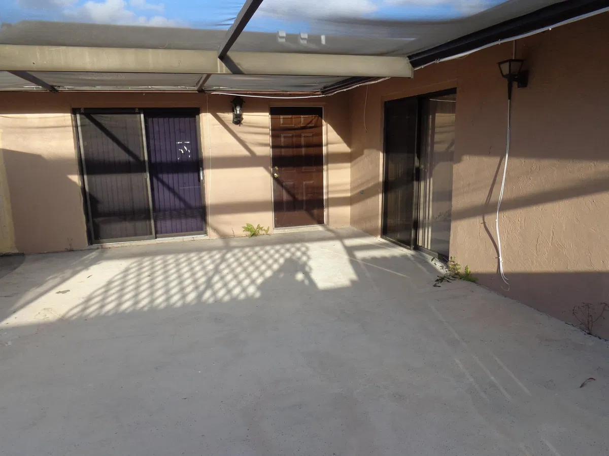 Unit B photo 16