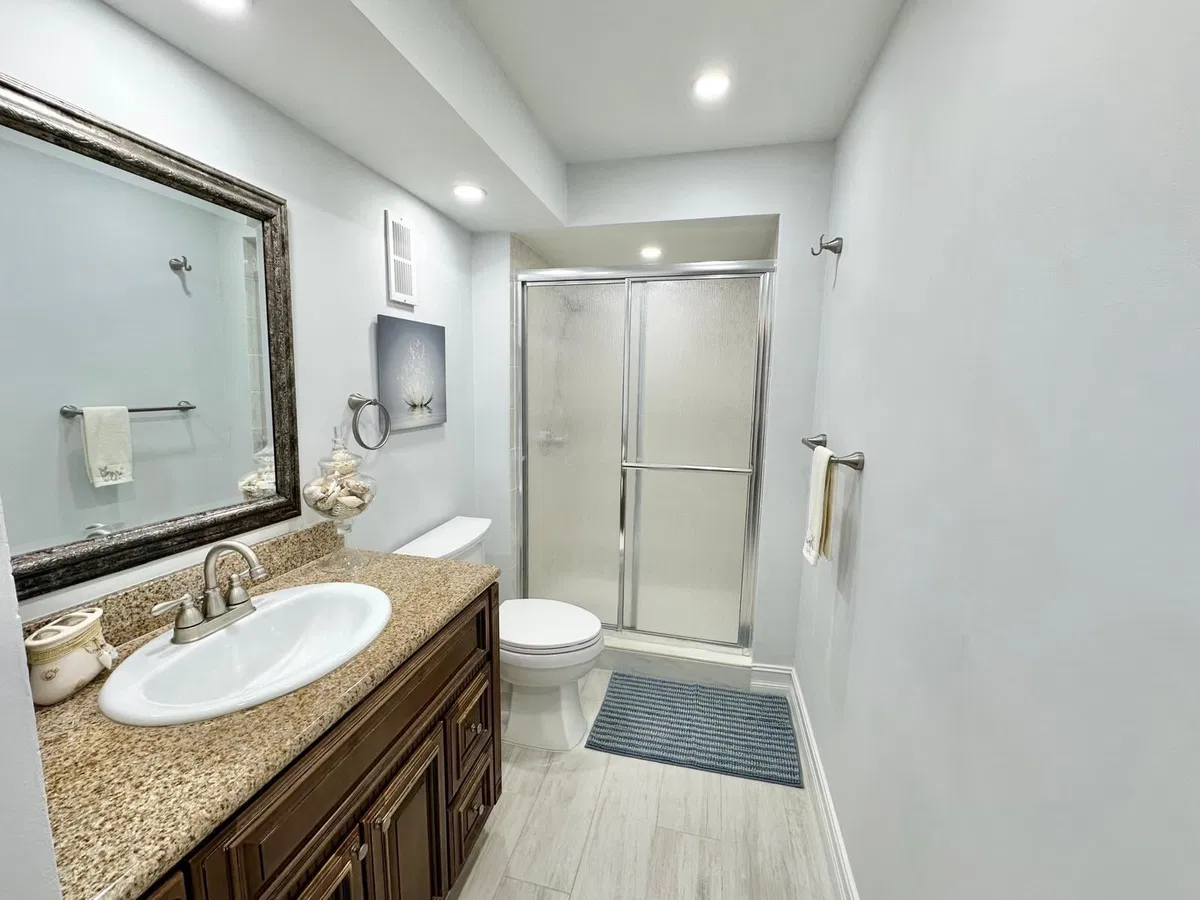 Unit Unit 205 photo 7