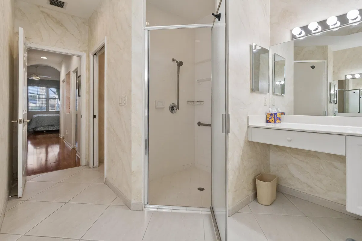  Residence photo 34