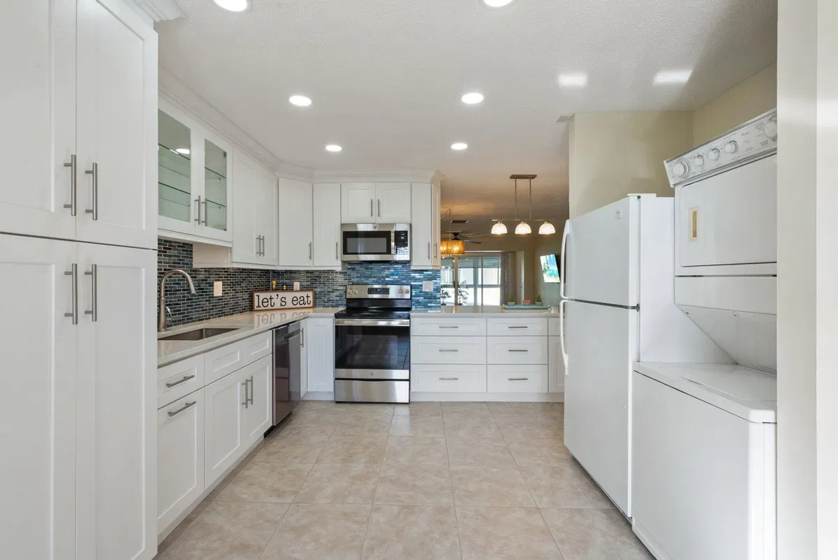 Unit 202 photo 4