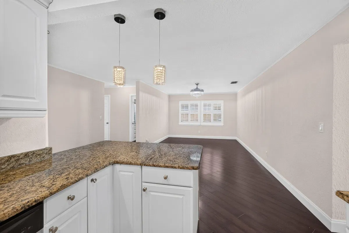 Residence photo 19