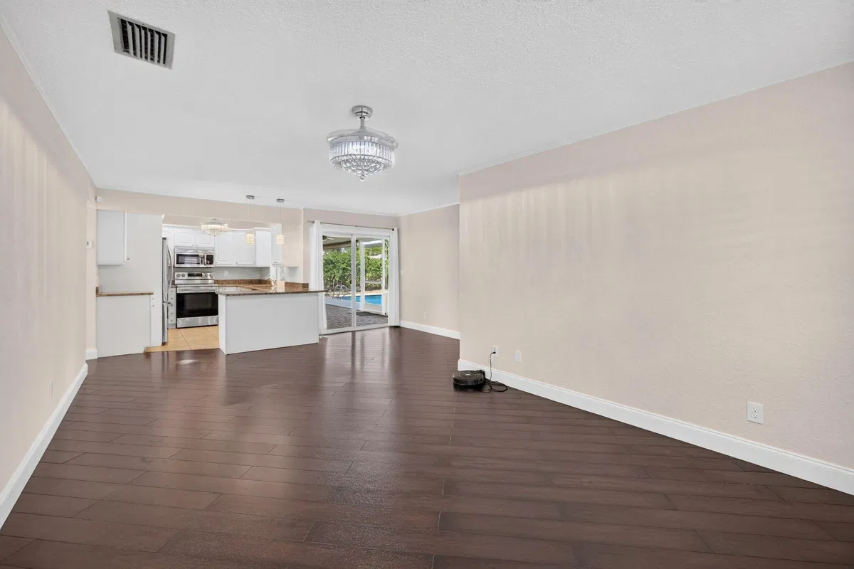 Residence photo 22