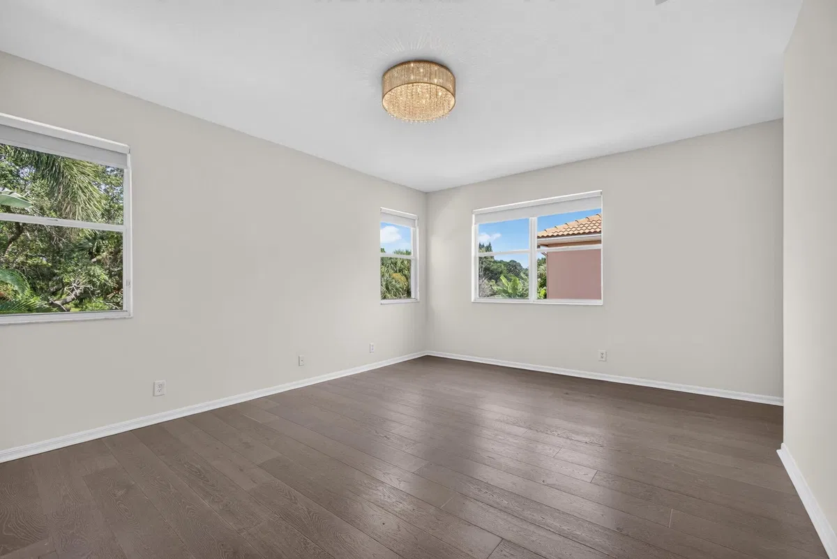Residence photo 34