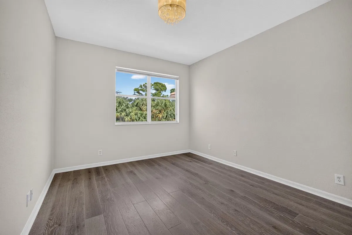 Residence photo 46