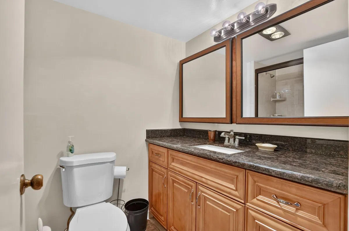 Unit 1438 photo 10