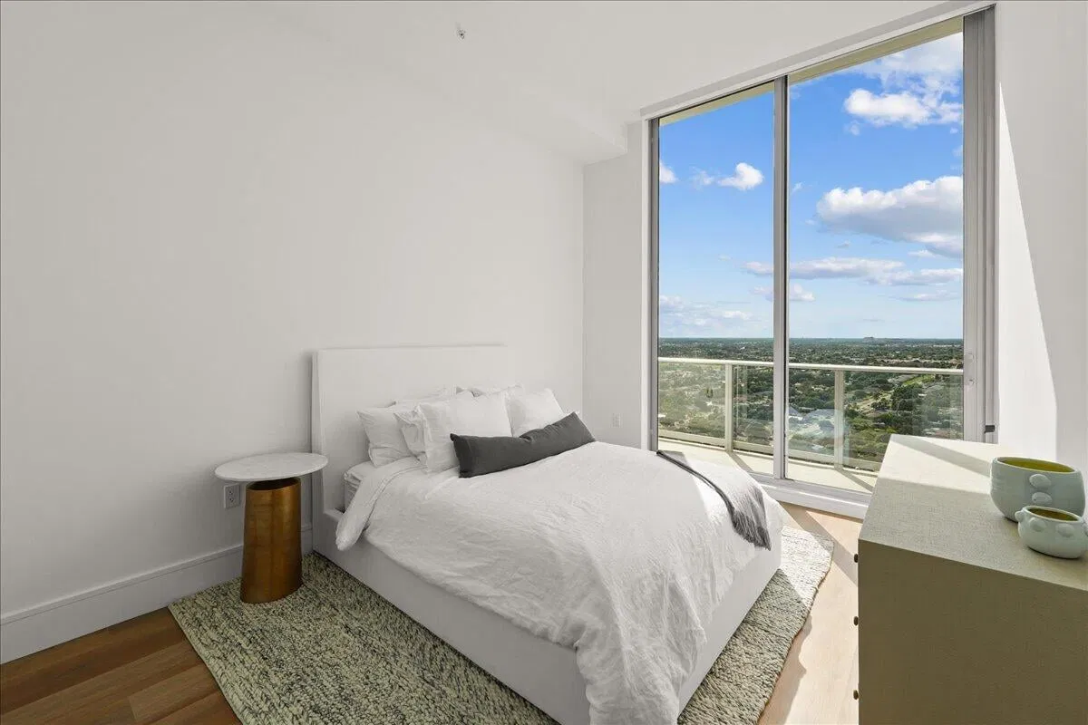 Nautilus 220 Unit 2406 photo 19