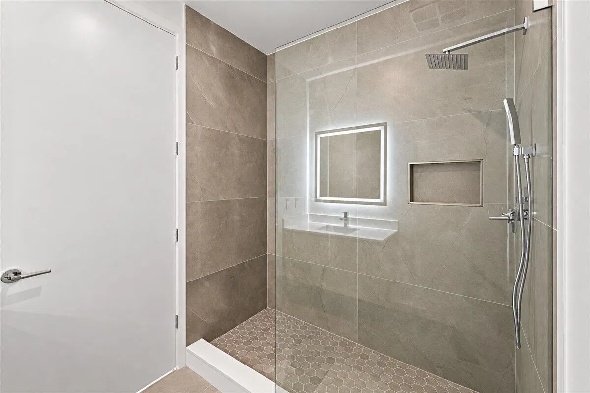 Nautilus 220 Unit 2406 photo 22