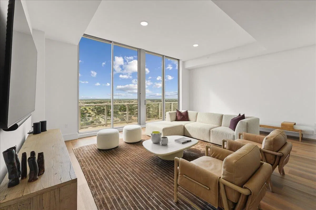 Nautilus 220 Unit 2406 photo 25
