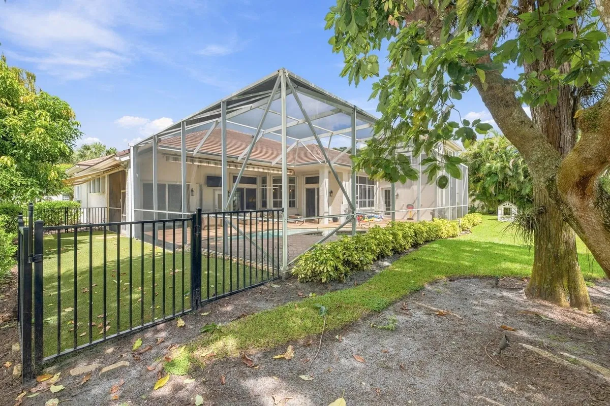 Residence photo 61