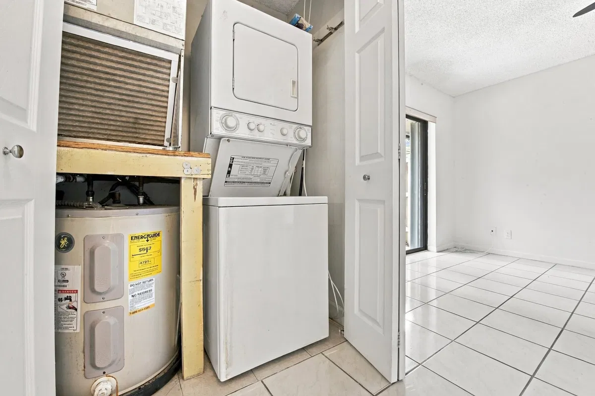 Unit C photo 25