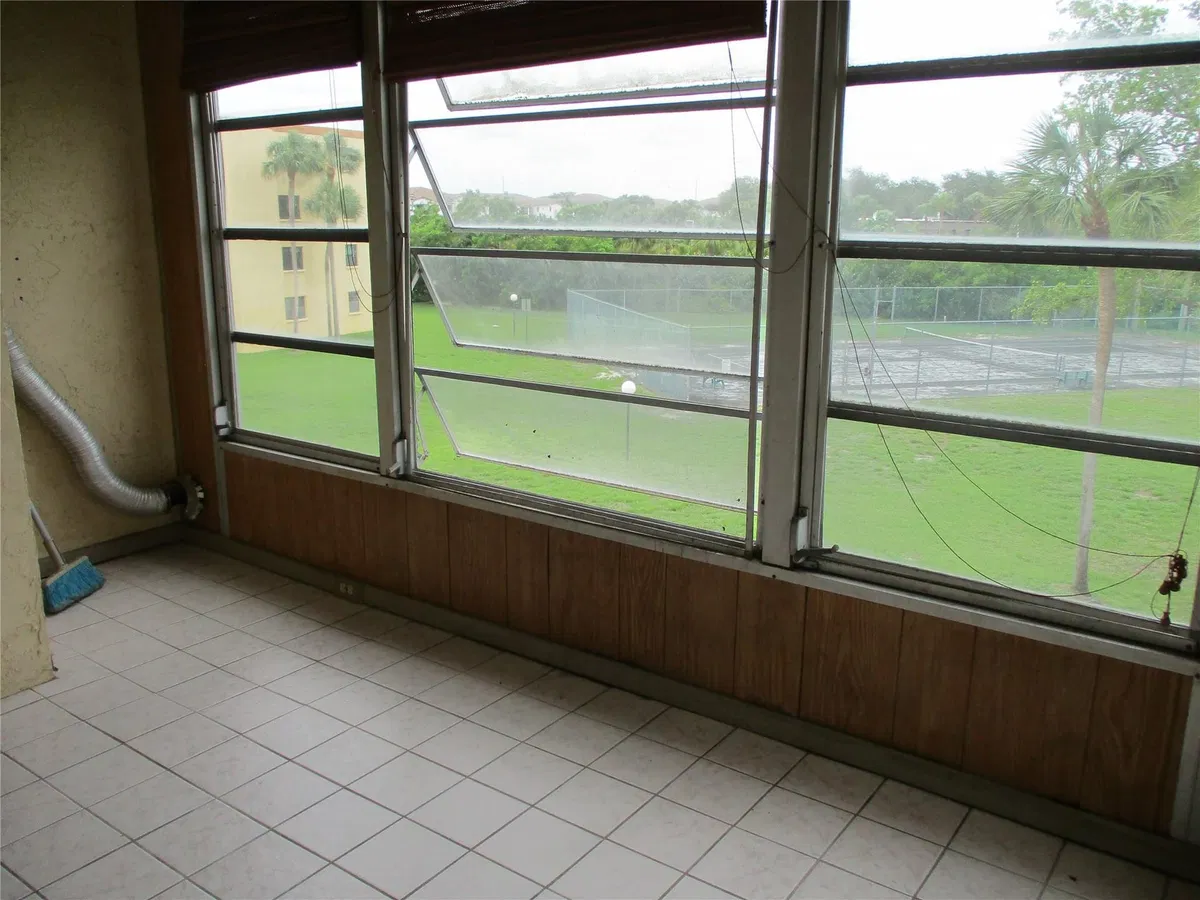 Unit 312 photo 16