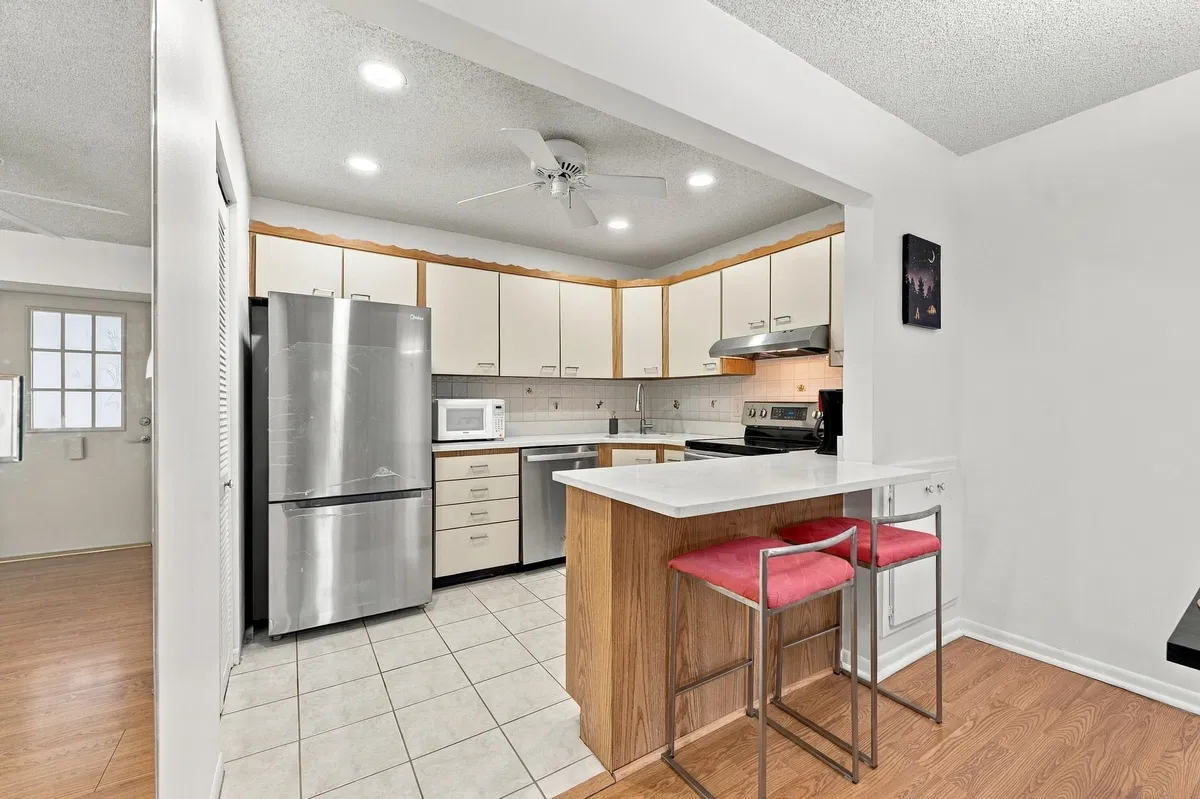 Unit C-2 photo 7