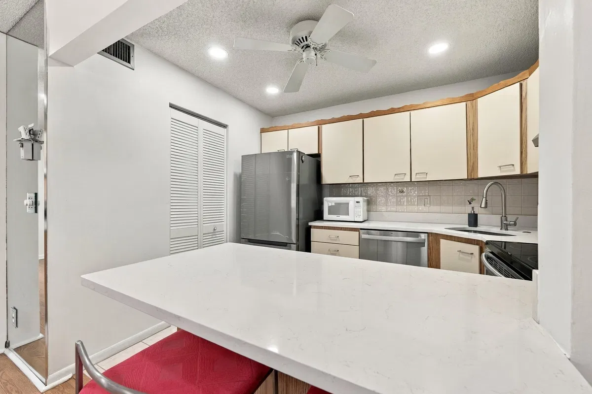Unit C-2 photo 10