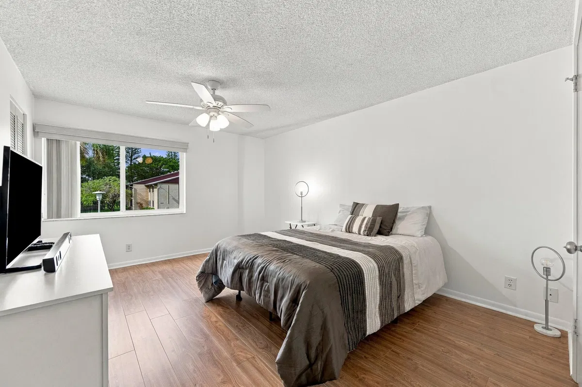 Unit C-2 photo 13