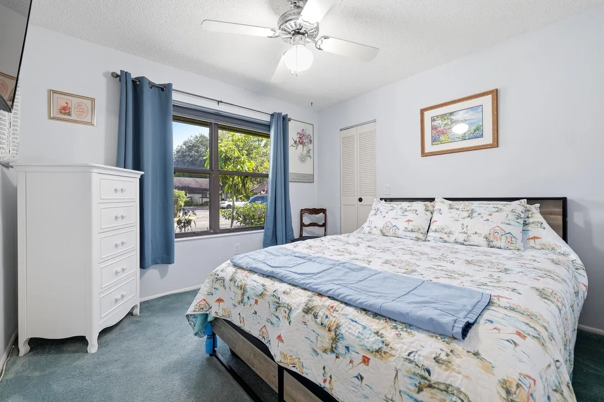 Residence photo 16