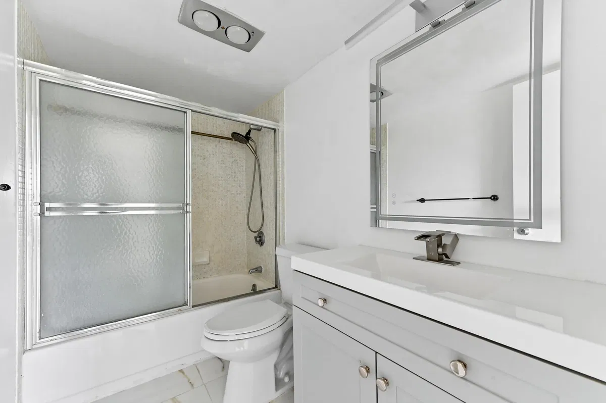 Unit 307 photo 16