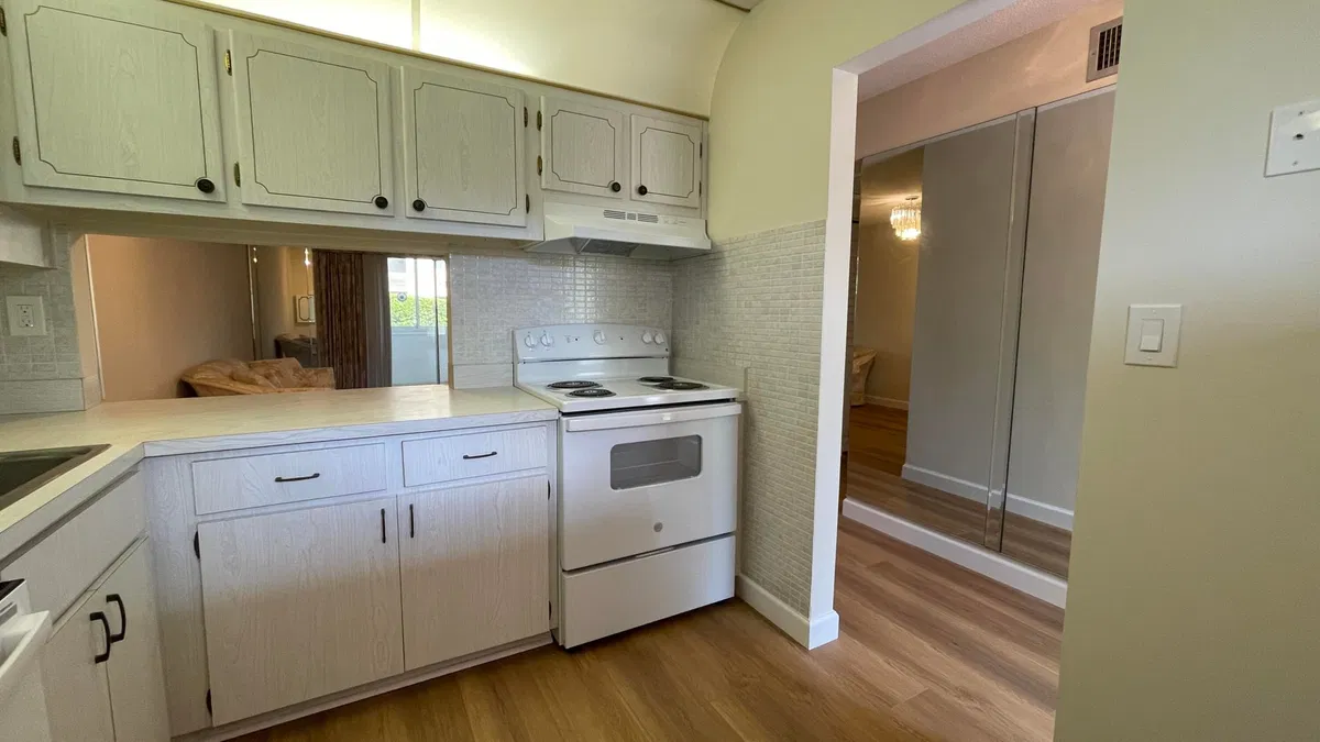 Unit 102 photo 10
