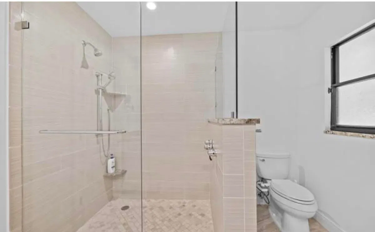 Unit C204 photo 10
