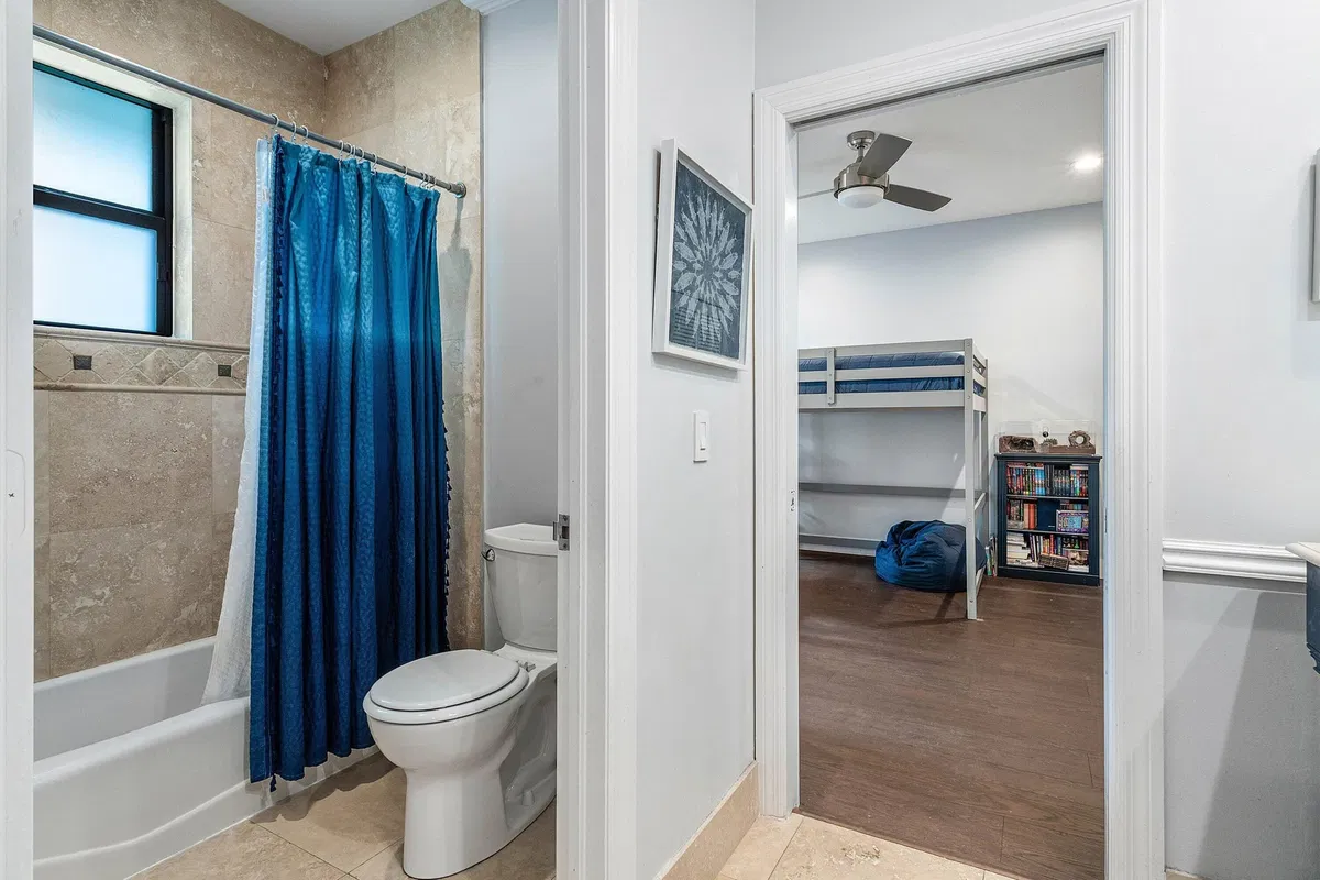 Residence photo 28