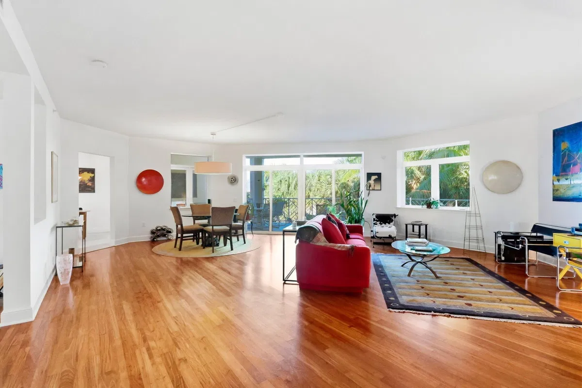Unit 202 photo 4