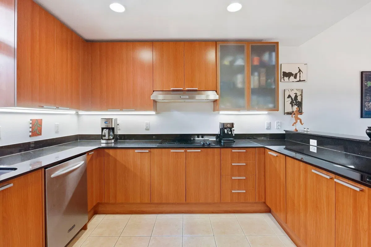 Unit 202 photo 16