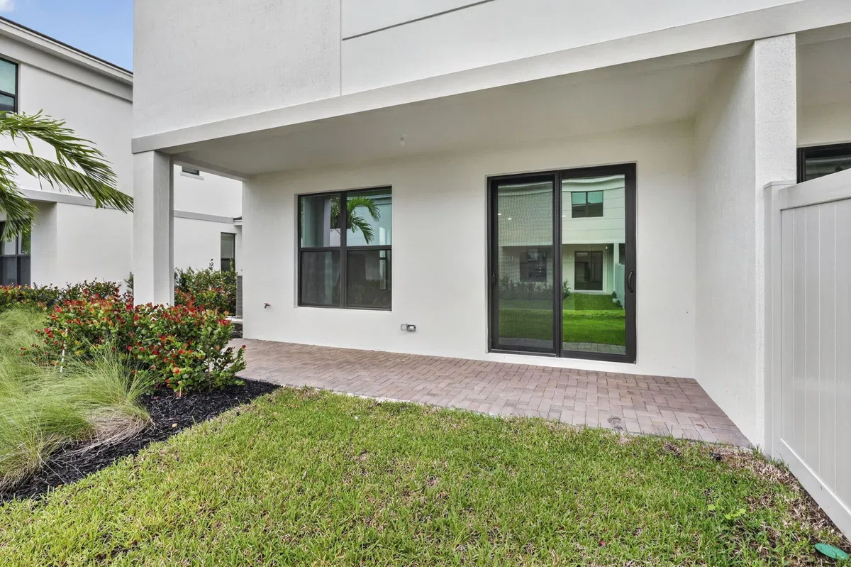  Residence photo 25