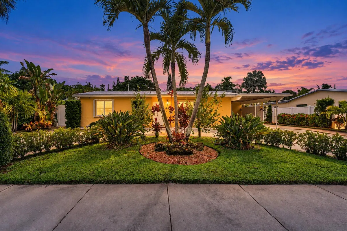 Village of North Palm Beach Residence