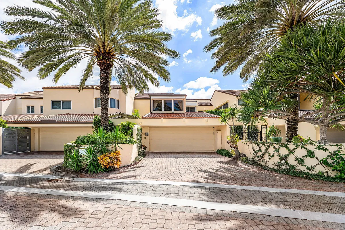 Sloan's Curve Palm Beach Residence