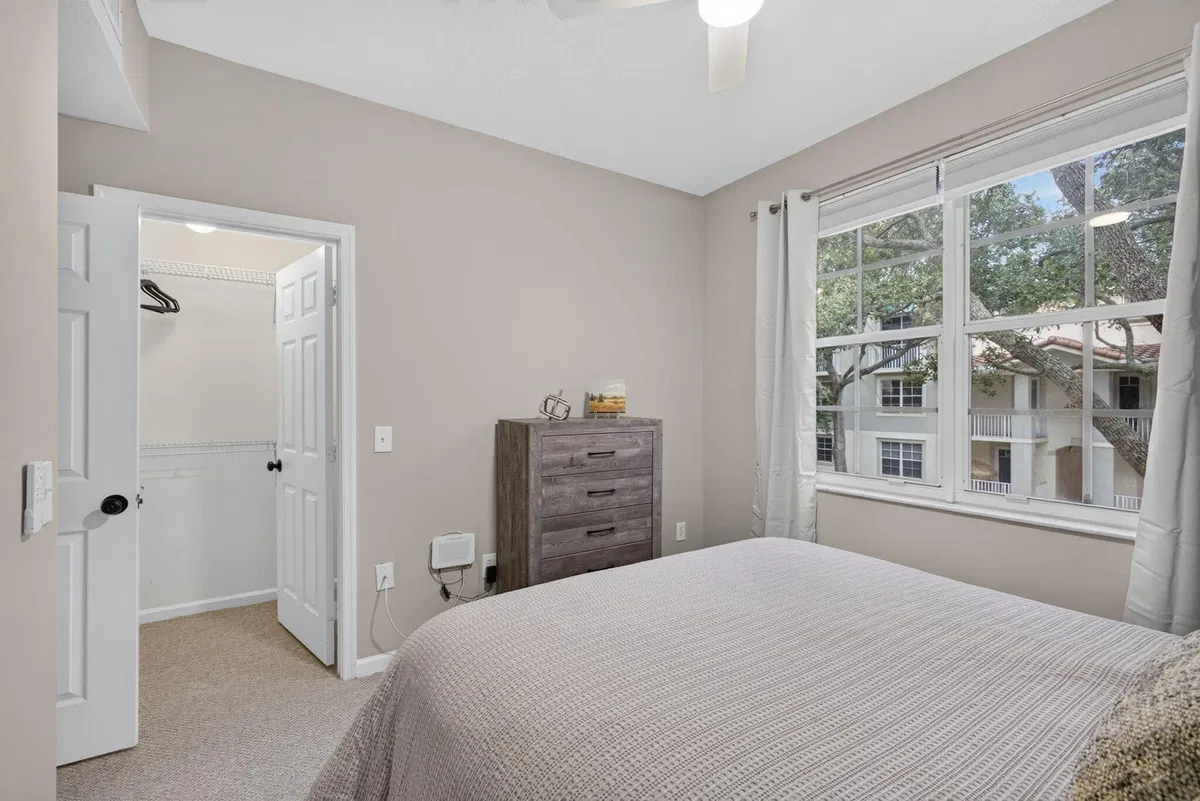Unit 21 photo 13