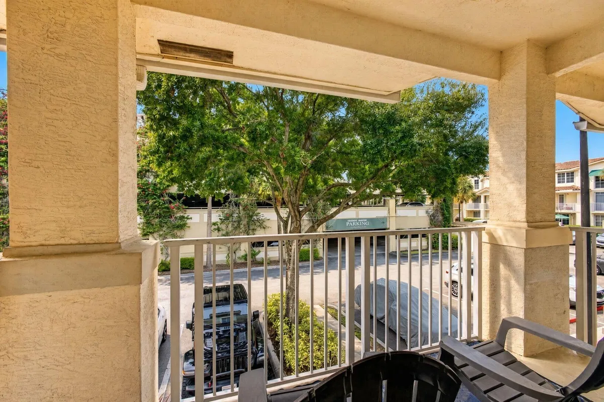 Unit 21 photo 16