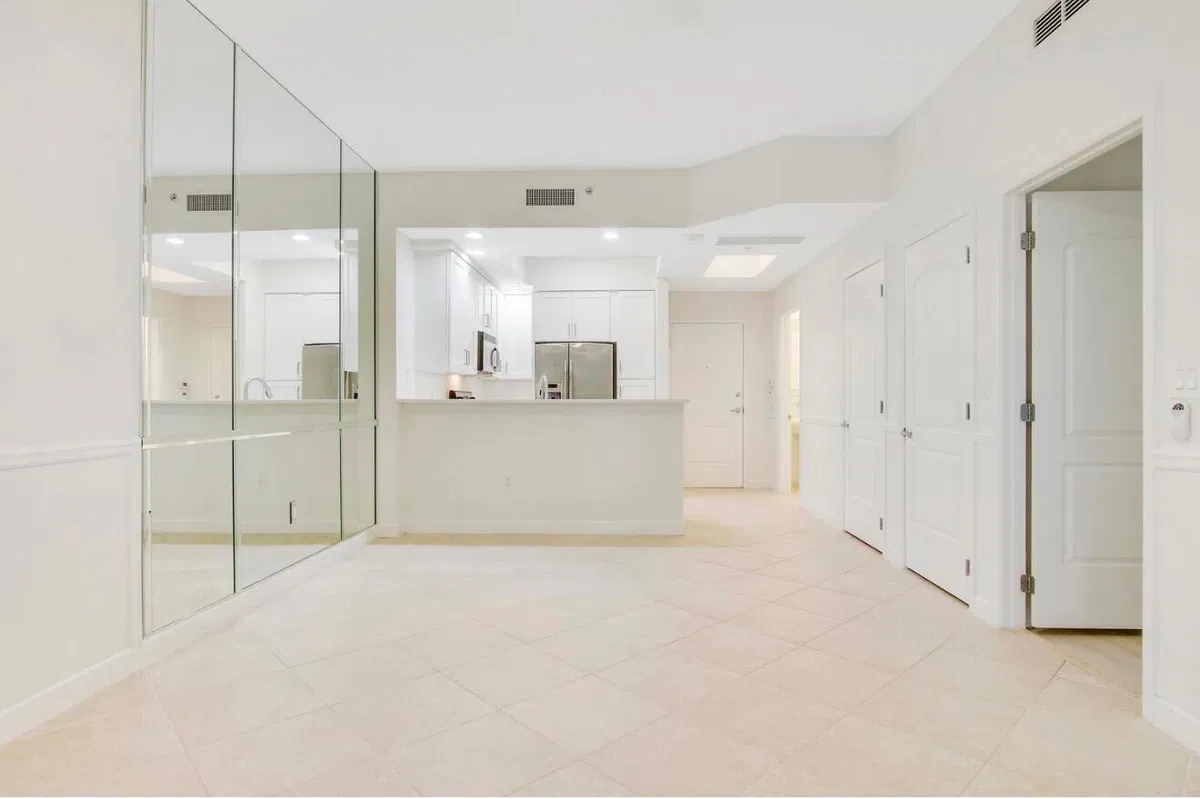 One City Plaza Unit 723 photo 31