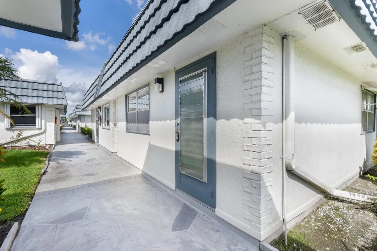 Residence photo 16