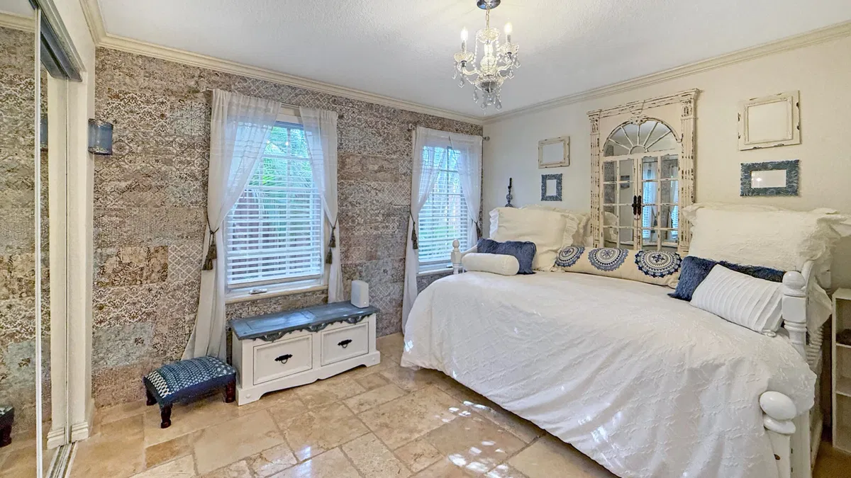 Residence photo 25