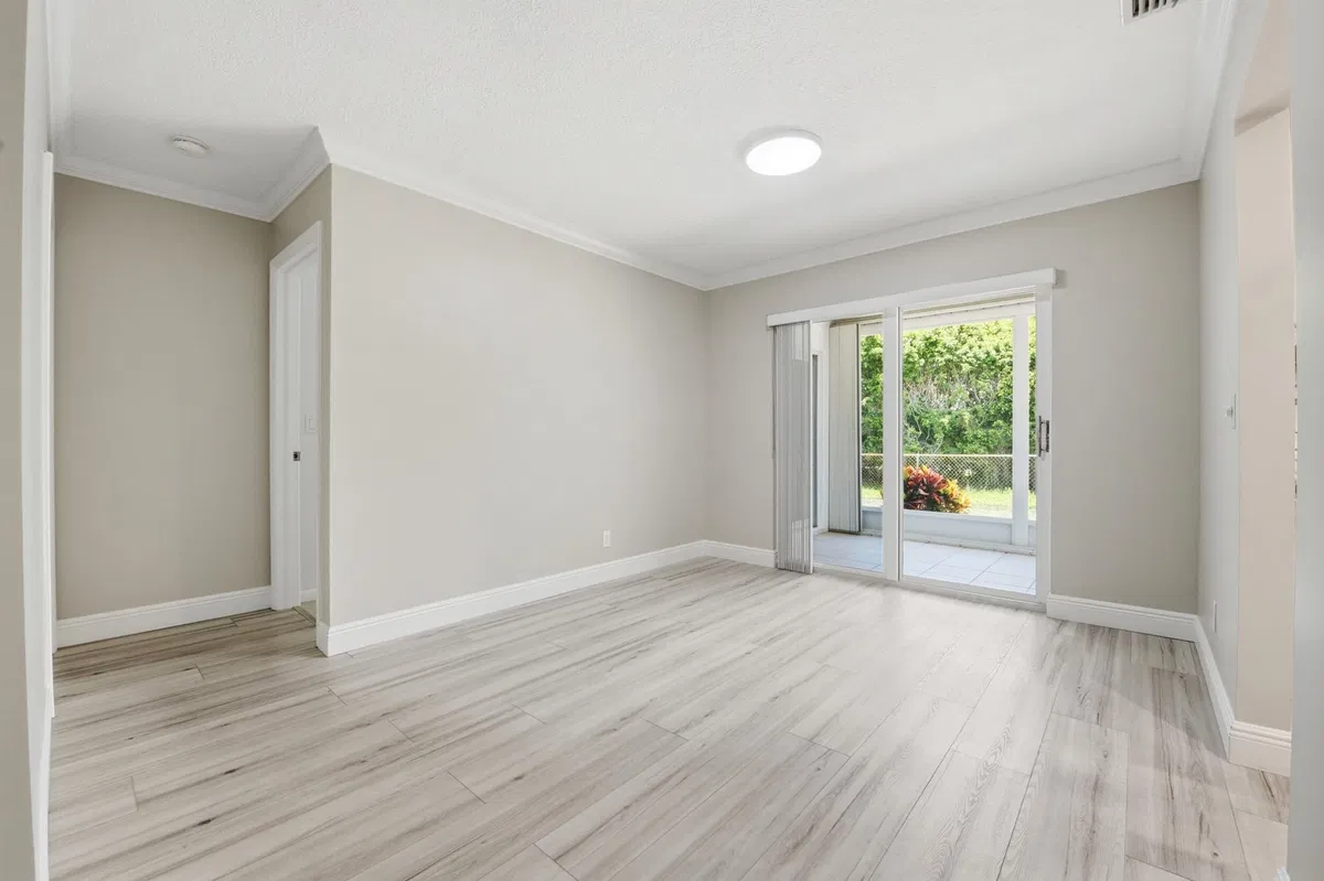 Residence photo 16
