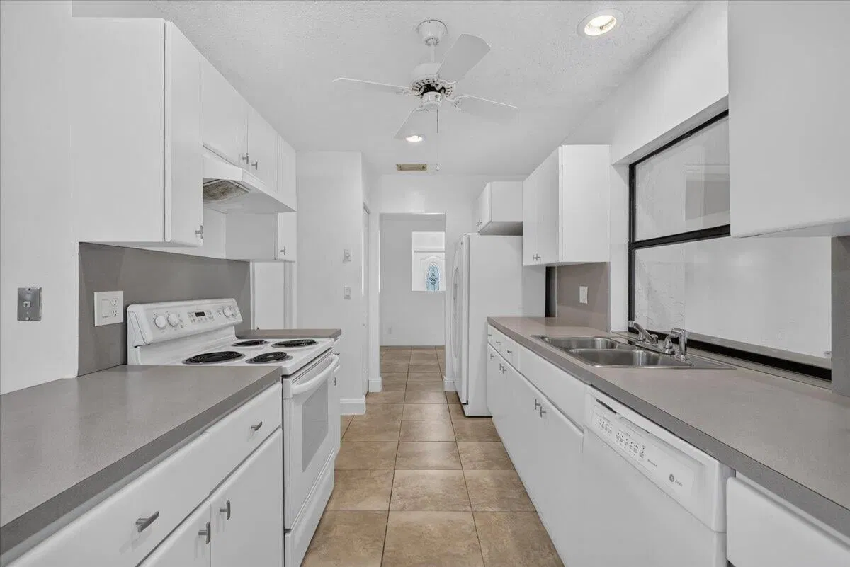 Residence photo 16