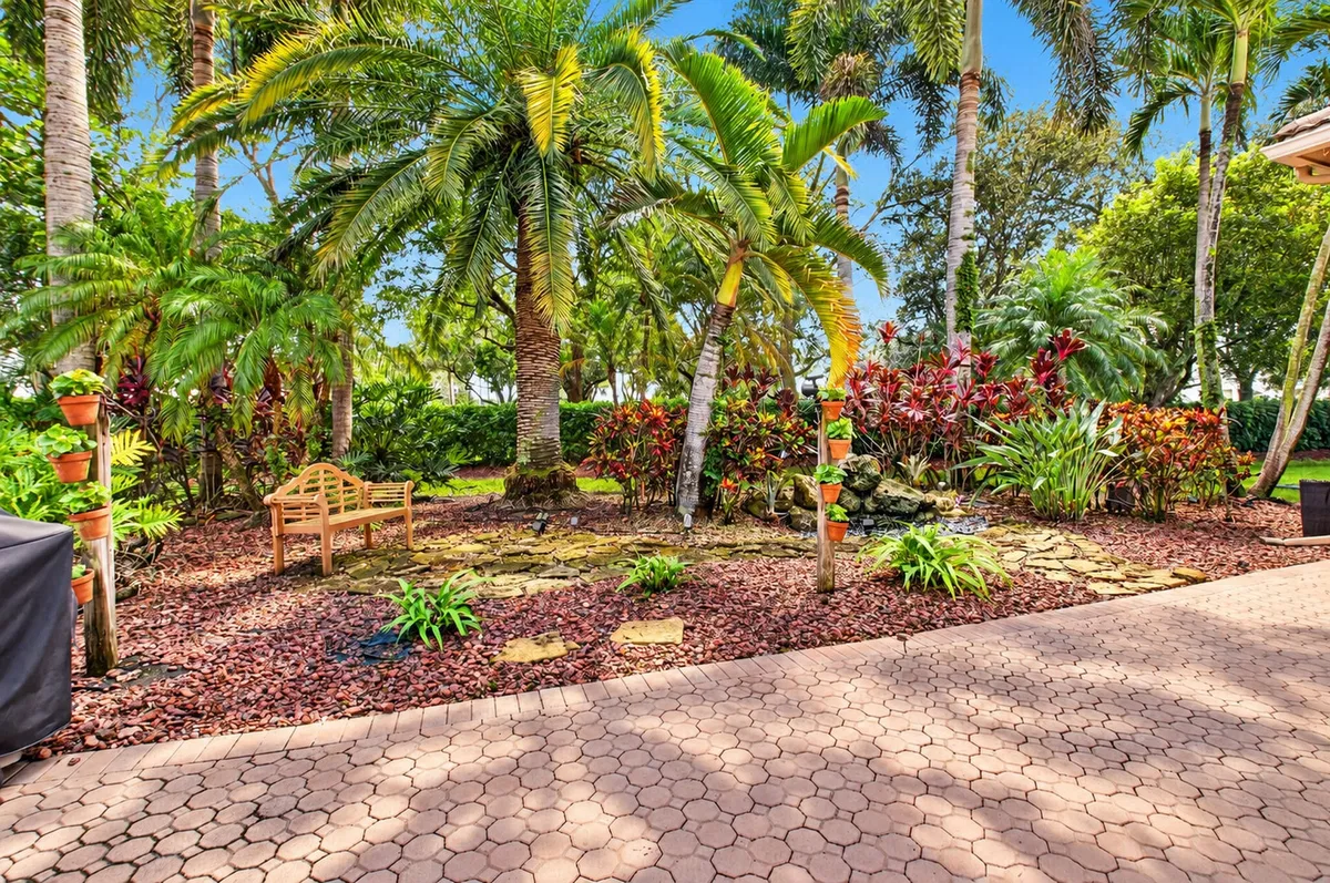 Residence photo 46