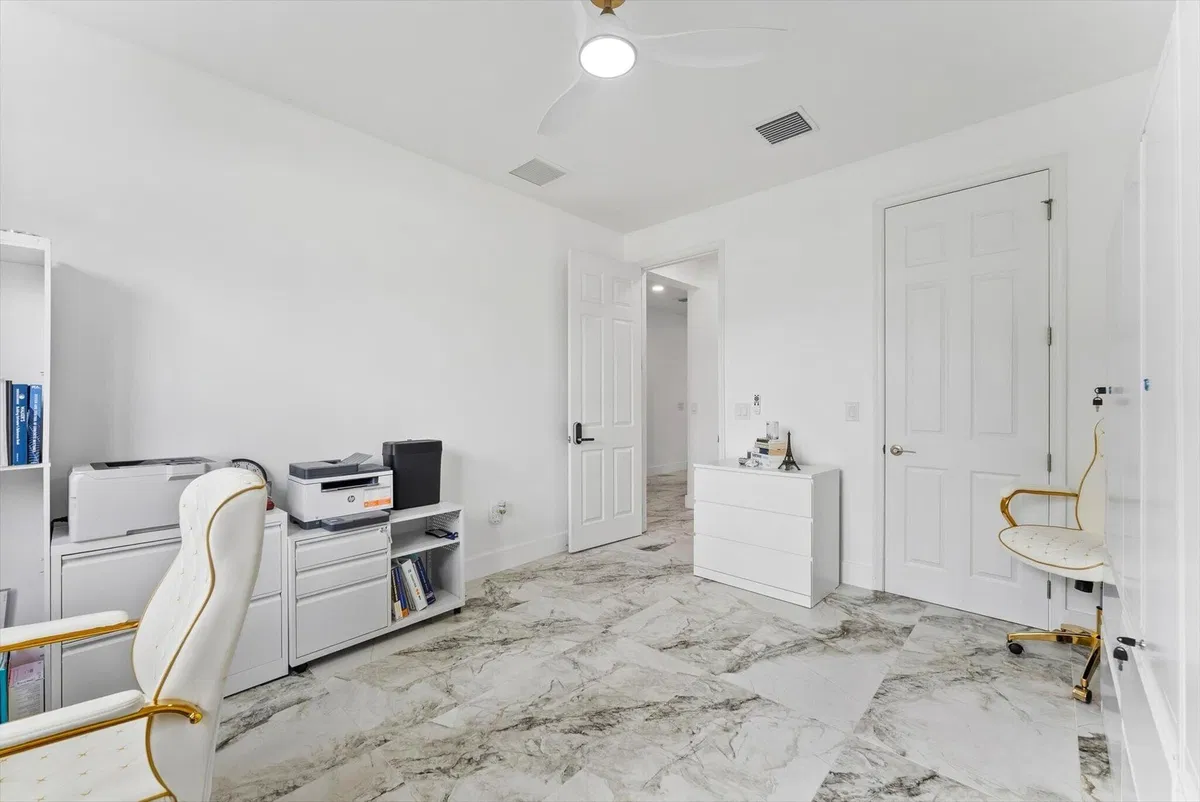 Residence photo 19