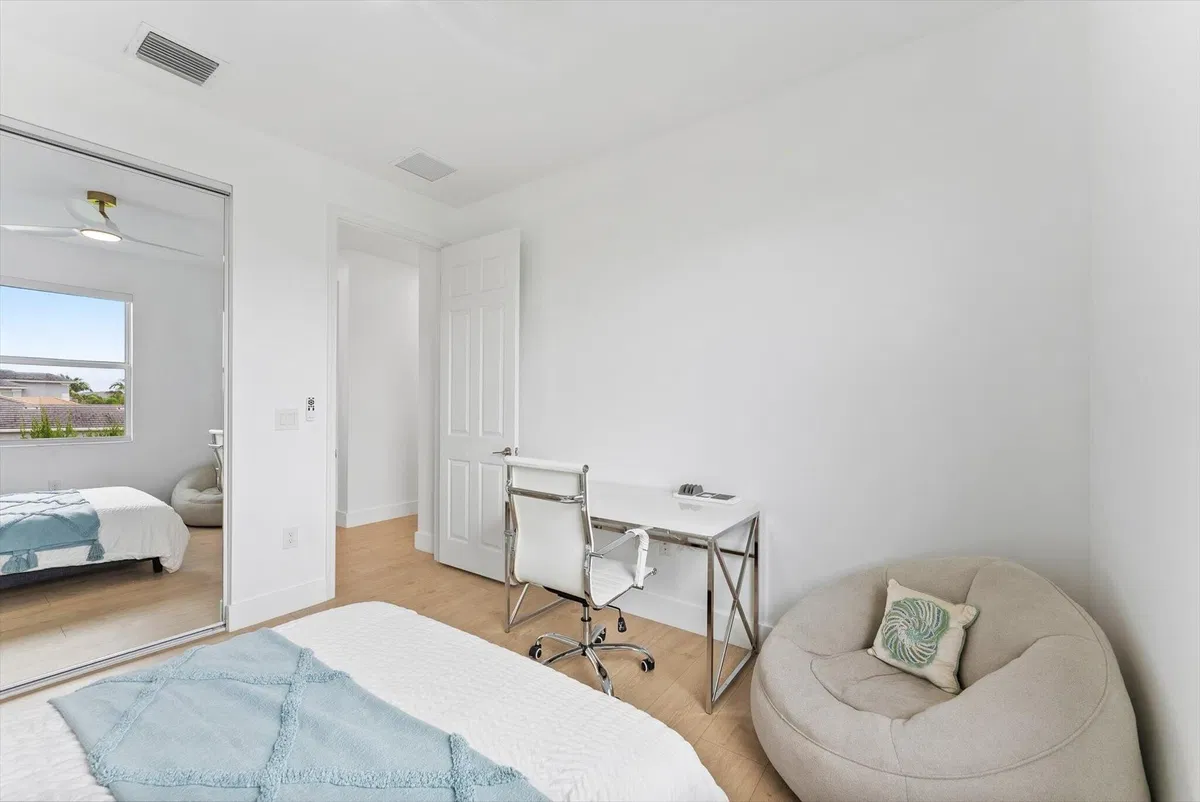 Residence photo 43