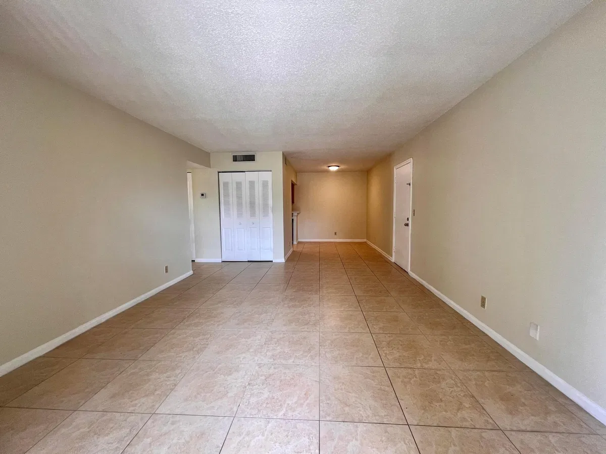 Unit B64 photo 4
