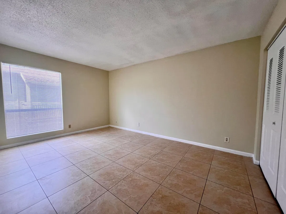Unit B64 photo 10